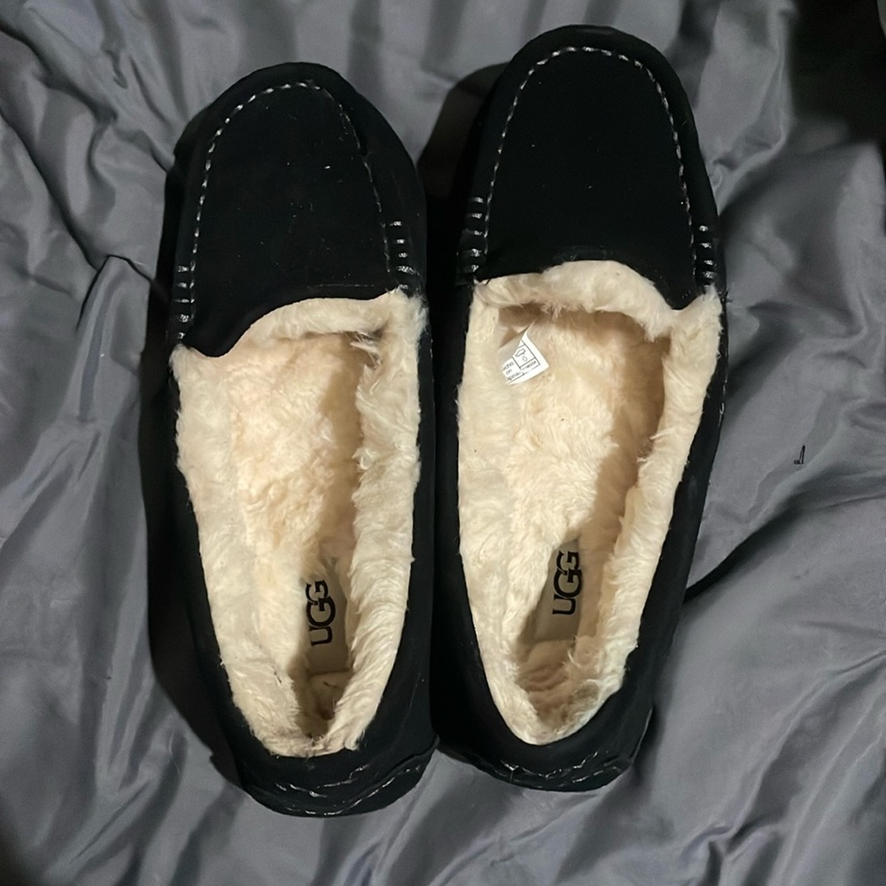 Black Ugg slippers worn once size 7W